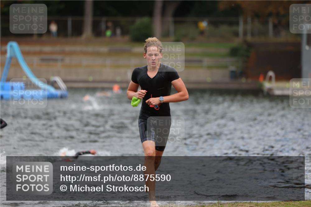 14.09.2025 - Stadtparktriathlon Michael Strokosch http://msf.ph/oto/8875590 14.09.2025 13:07:50 Schwimmen 1537, 1545, 1558 meine-sportfotos.de
