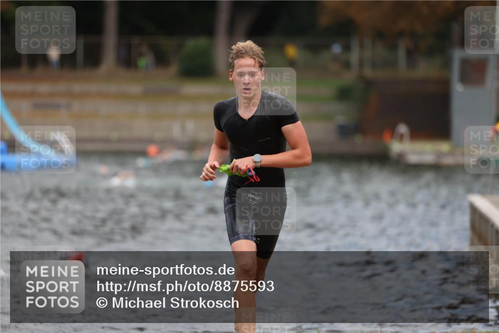 14.09.2025 - Stadtparktriathlon Michael Strokosch http://msf.ph/oto/8875593 14.09.2025 13:07:50 Schwimmen 1537, 1545, 1558 meine-sportfotos.de