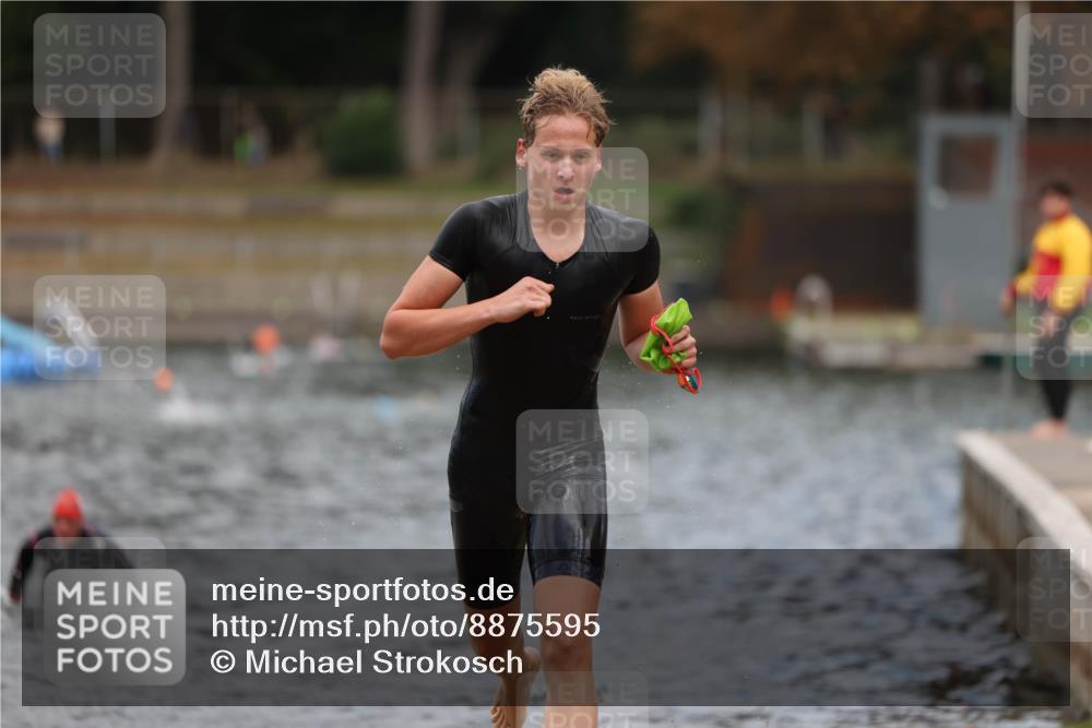 14.09.2025 - Stadtparktriathlon Michael Strokosch http://msf.ph/oto/8875595 14.09.2025 13:07:51 Schwimmen 1537, 1545, 1558 meine-sportfotos.de