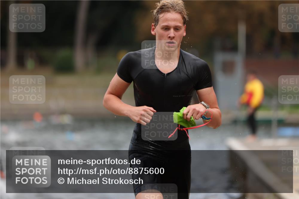 14.09.2025 - Stadtparktriathlon Michael Strokosch http://msf.ph/oto/8875600 14.09.2025 13:07:52 Schwimmen 1537, 1545, 1558 meine-sportfotos.de