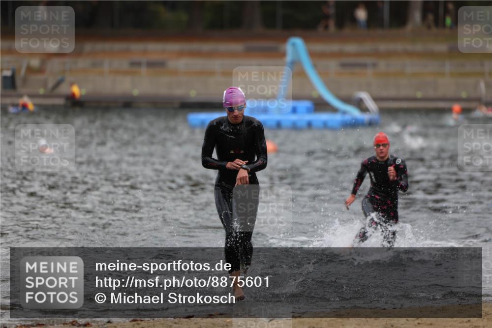 14.09.2025 - Stadtparktriathlon Michael Strokosch http://msf.ph/oto/8875601 14.09.2025 13:07:53 Schwimmen 1537, 1545, 1558 meine-sportfotos.de