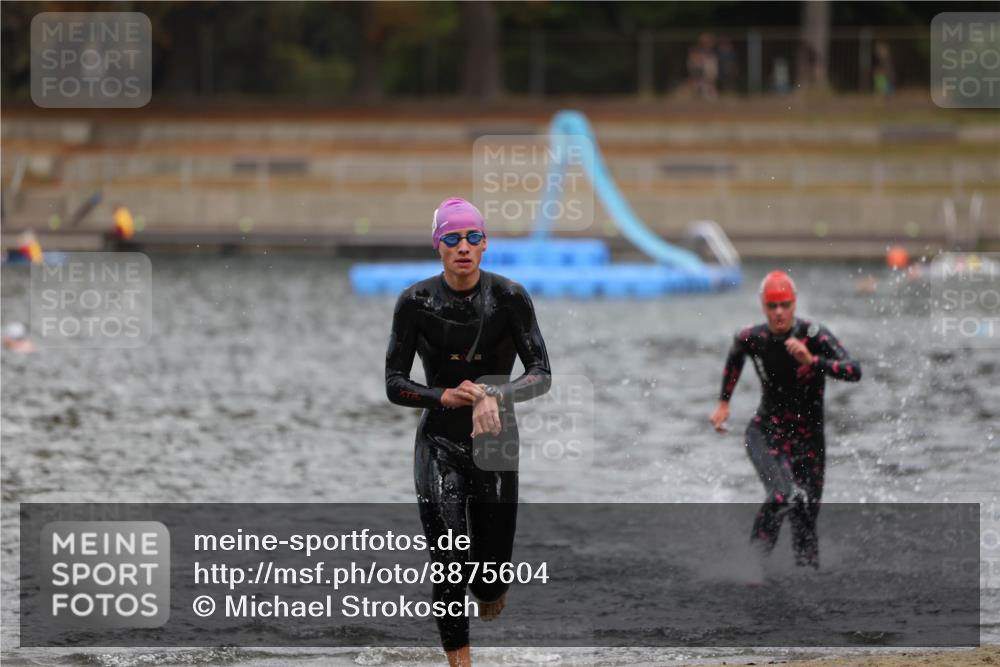 14.09.2025 - Stadtparktriathlon Michael Strokosch http://msf.ph/oto/8875604 14.09.2025 13:07:54 Schwimmen 1537, 1545, 1558 meine-sportfotos.de
