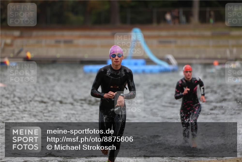 14.09.2025 - Stadtparktriathlon Michael Strokosch http://msf.ph/oto/8875606 14.09.2025 13:07:54 Schwimmen 1537, 1545, 1558 meine-sportfotos.de