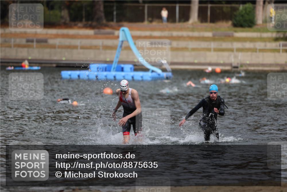 14.09.2025 - Stadtparktriathlon Michael Strokosch http://msf.ph/oto/8875635 14.09.2025 13:08:24 Schwimmen 1543, 1546 meine-sportfotos.de