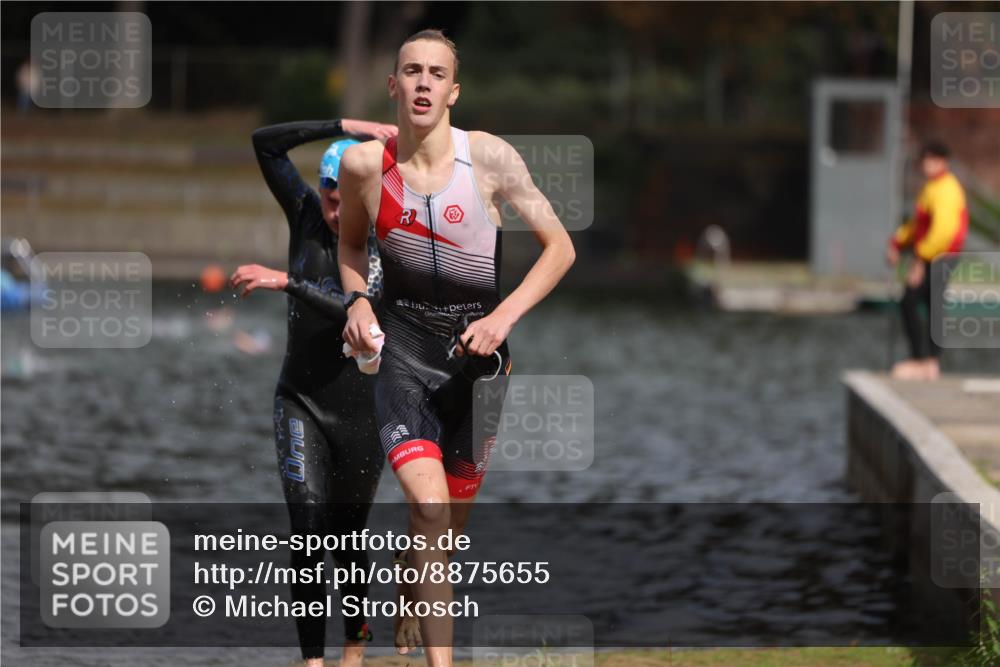 14.09.2025 - Stadtparktriathlon Michael Strokosch http://msf.ph/oto/8875655 14.09.2025 13:08:29 Schwimmen 1543, 1546 meine-sportfotos.de