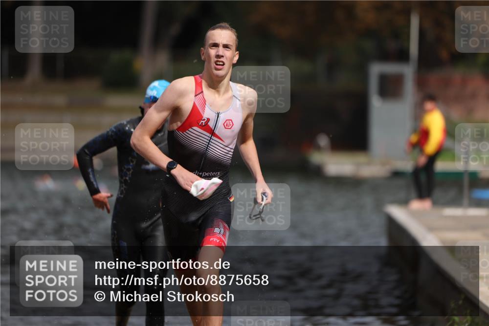 14.09.2025 - Stadtparktriathlon Michael Strokosch http://msf.ph/oto/8875658 14.09.2025 13:08:29 Schwimmen 1543, 1546 meine-sportfotos.de