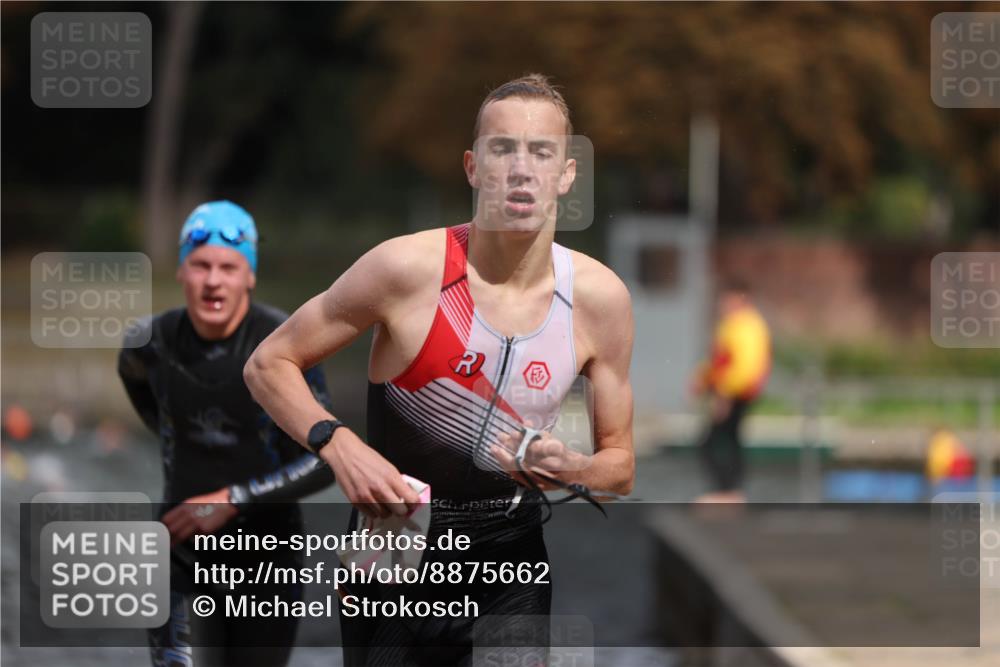 14.09.2025 - Stadtparktriathlon Michael Strokosch http://msf.ph/oto/8875662 14.09.2025 13:08:30 Schwimmen 1543, 1546 meine-sportfotos.de