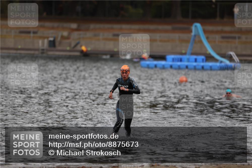 14.09.2025 - Stadtparktriathlon Michael Strokosch http://msf.ph/oto/8875673 14.09.2025 13:08:43 Schwimmen 1526 meine-sportfotos.de
