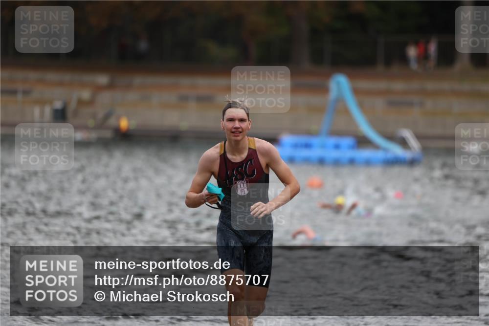 14.09.2025 - Stadtparktriathlon Michael Strokosch http://msf.ph/oto/8875707 14.09.2025 13:08:59 Schwimmen 1530, 1547 meine-sportfotos.de