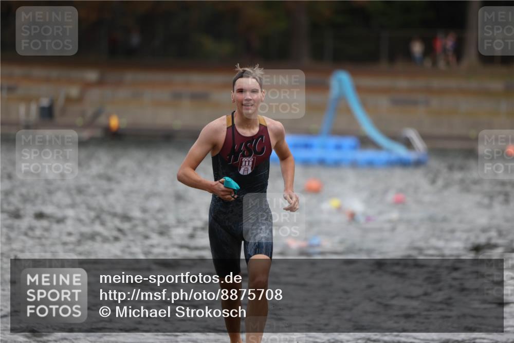 14.09.2025 - Stadtparktriathlon Michael Strokosch http://msf.ph/oto/8875708 14.09.2025 13:09:00 Schwimmen 1530, 1547 meine-sportfotos.de