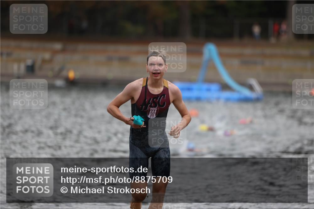 14.09.2025 - Stadtparktriathlon Michael Strokosch http://msf.ph/oto/8875709 14.09.2025 13:09:00 Schwimmen 1530, 1547 meine-sportfotos.de