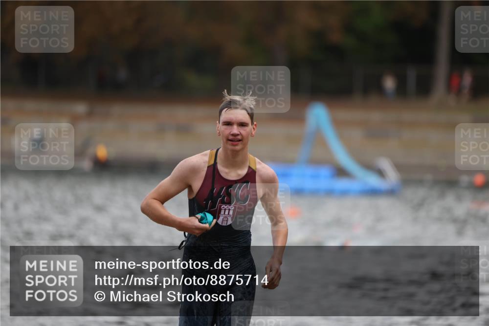 14.09.2025 - Stadtparktriathlon Michael Strokosch http://msf.ph/oto/8875714 14.09.2025 13:09:01 Schwimmen 1530, 1547 meine-sportfotos.de