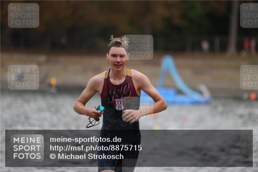 14.09.2025 - Stadtparktriathlon Michael Strokosch http://msf.ph/oto/8875715 14.09.2025 13:09:01 Schwimmen 1530, 1547 meine-sportfotos.de