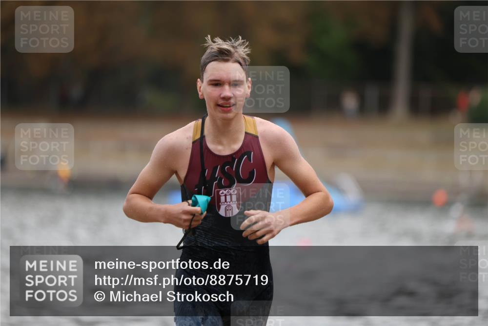 14.09.2025 - Stadtparktriathlon Michael Strokosch http://msf.ph/oto/8875719 14.09.2025 13:09:01 Schwimmen 1530, 1547 meine-sportfotos.de