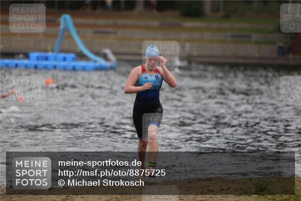 14.09.2025 - Stadtparktriathlon Michael Strokosch http://msf.ph/oto/8875725 14.09.2025 13:09:10 Schwimmen 1525, 1530, 1541 meine-sportfotos.de