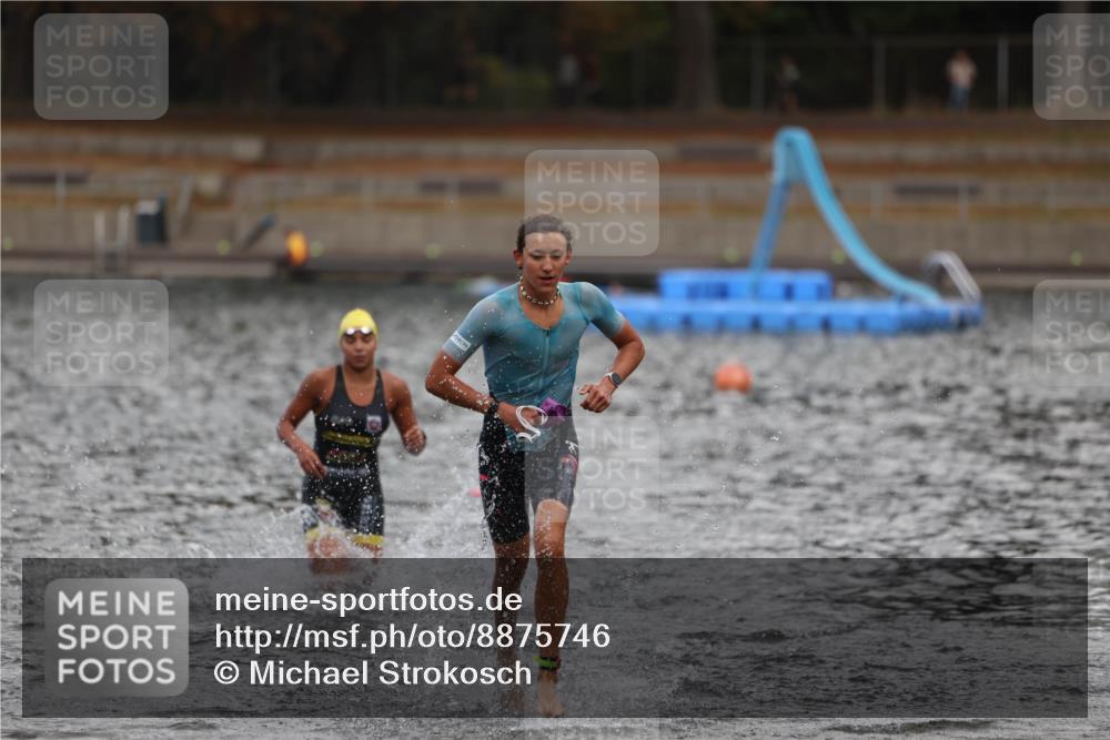 14.09.2025 - Stadtparktriathlon Michael Strokosch http://msf.ph/oto/8875746 14.09.2025 13:09:17 Schwimmen 1525, 1541, 1552 meine-sportfotos.de