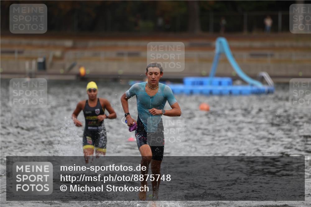 14.09.2025 - Stadtparktriathlon Michael Strokosch http://msf.ph/oto/8875748 14.09.2025 13:09:17 Schwimmen 1525, 1541, 1552 meine-sportfotos.de