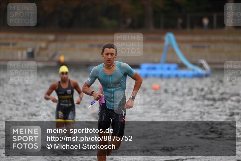 14.09.2025 - Stadtparktriathlon Michael Strokosch http://msf.ph/oto/8875752 14.09.2025 13:09:18 Schwimmen 1525, 1541, 1552 meine-sportfotos.de