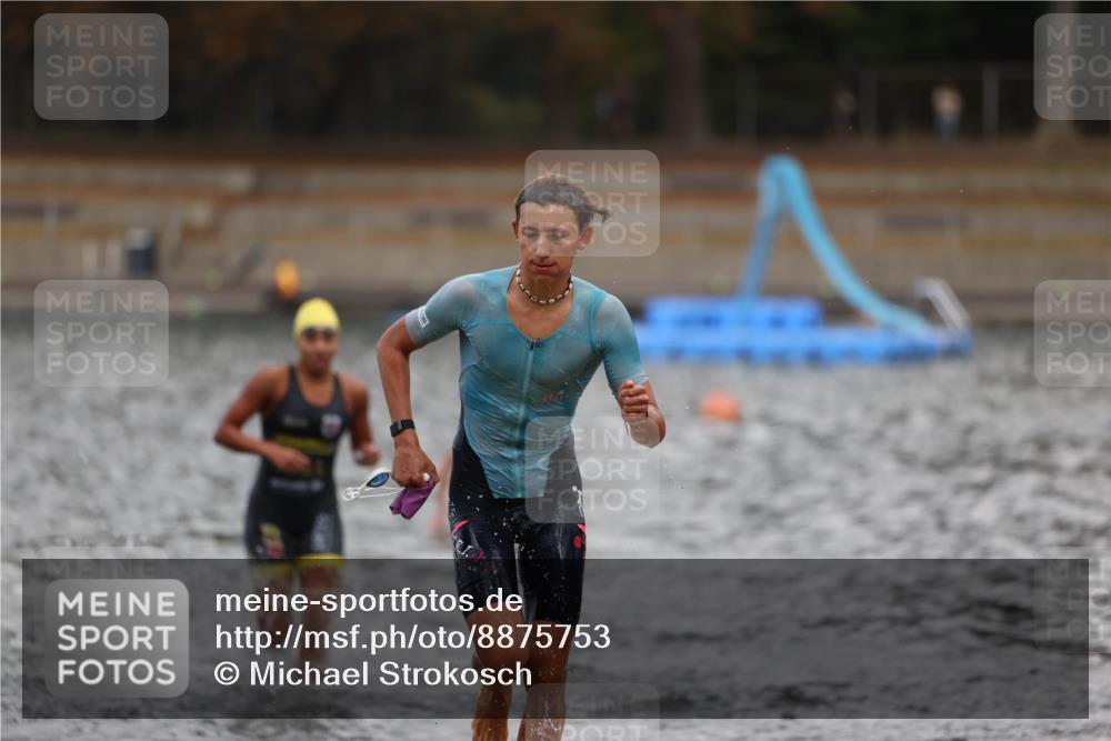 14.09.2025 - Stadtparktriathlon Michael Strokosch http://msf.ph/oto/8875753 14.09.2025 13:09:18 Schwimmen 1525, 1541, 1552 meine-sportfotos.de