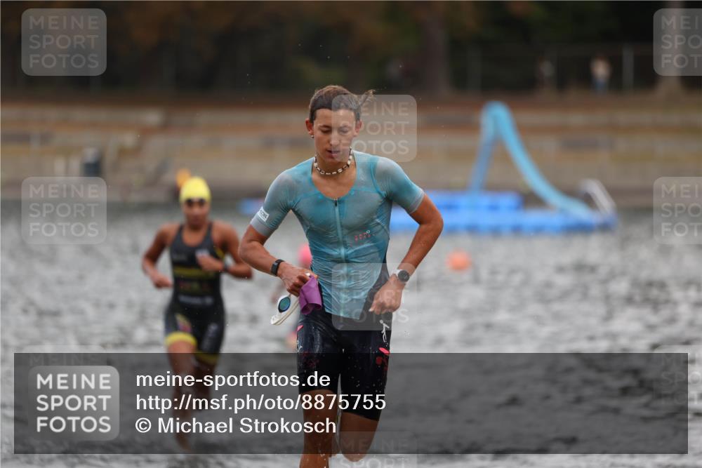14.09.2025 - Stadtparktriathlon Michael Strokosch http://msf.ph/oto/8875755 14.09.2025 13:09:19 Schwimmen 1525, 1541, 1552 meine-sportfotos.de