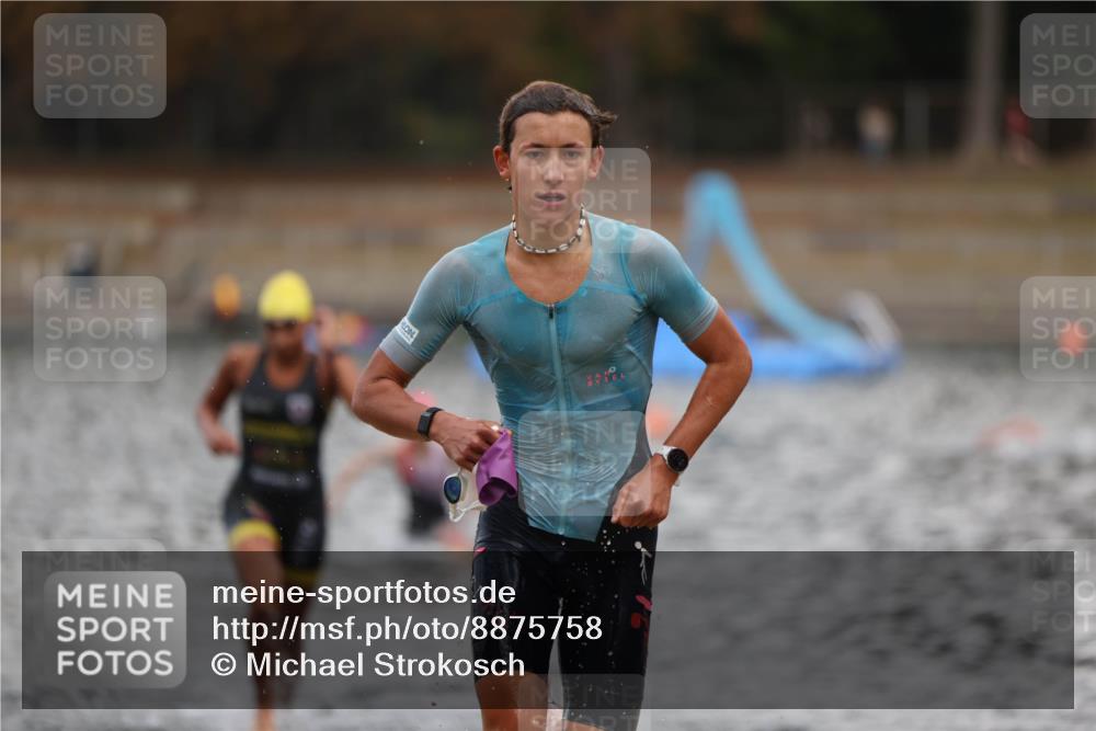 14.09.2025 - Stadtparktriathlon Michael Strokosch http://msf.ph/oto/8875758 14.09.2025 13:09:19 Schwimmen 1525, 1541, 1552 meine-sportfotos.de