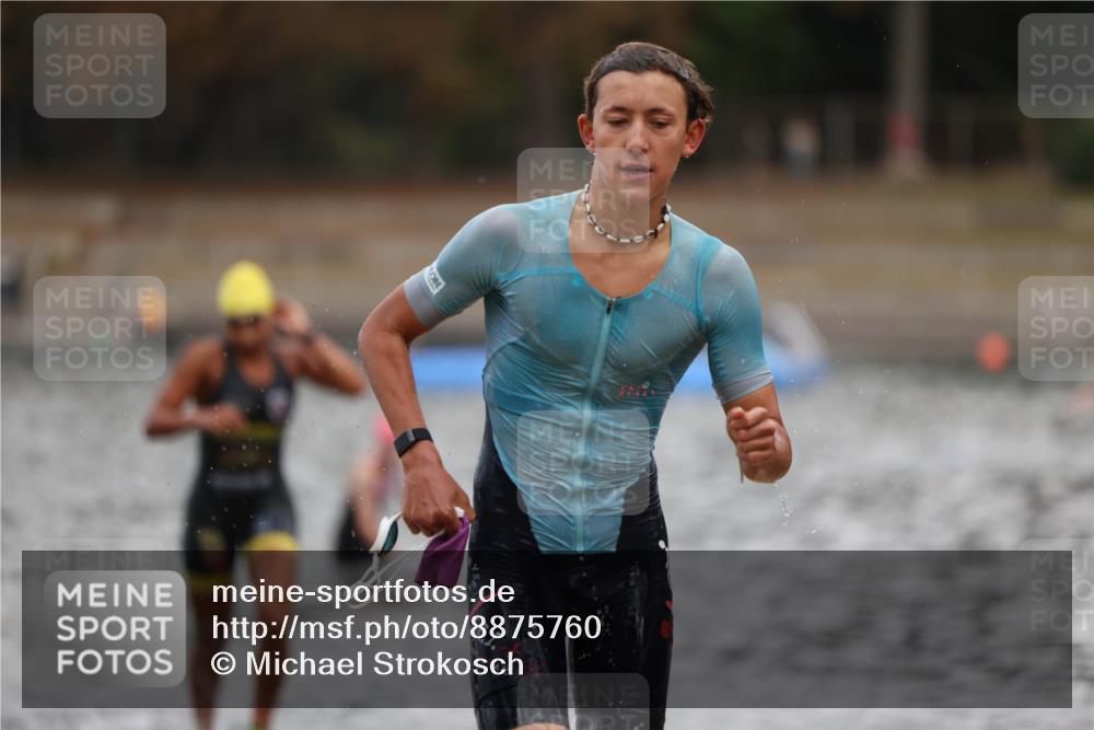 14.09.2025 - Stadtparktriathlon Michael Strokosch http://msf.ph/oto/8875760 14.09.2025 13:09:20 Schwimmen 1525, 1541, 1552 meine-sportfotos.de