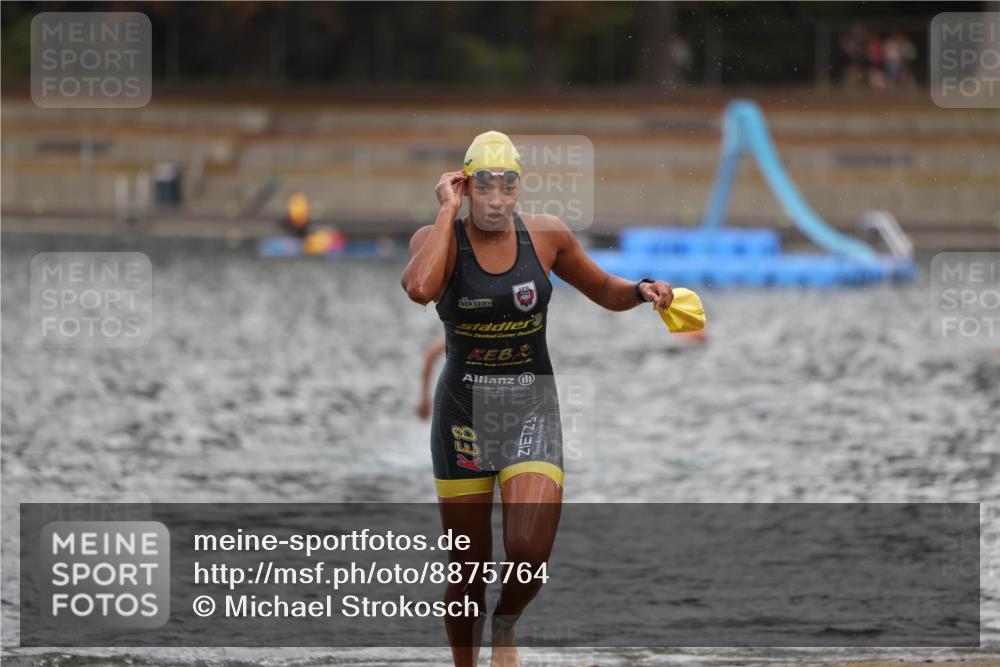 14.09.2025 - Stadtparktriathlon Michael Strokosch http://msf.ph/oto/8875764 14.09.2025 13:09:21 Schwimmen 1525, 1541, 1552 meine-sportfotos.de