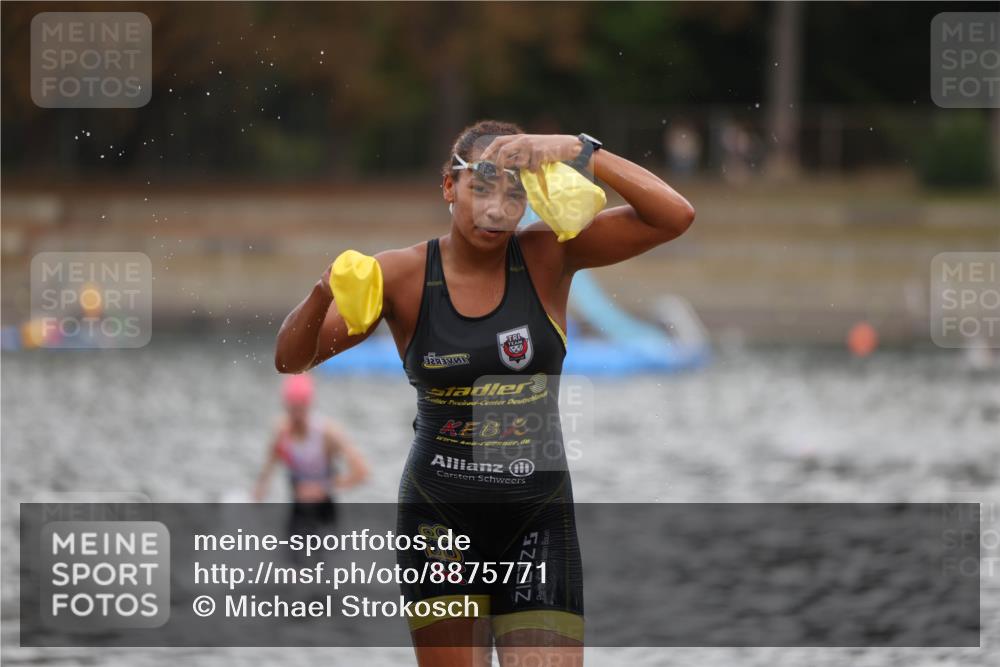 14.09.2025 - Stadtparktriathlon Michael Strokosch http://msf.ph/oto/8875771 14.09.2025 13:09:22 Schwimmen 1525, 1541, 1552 meine-sportfotos.de