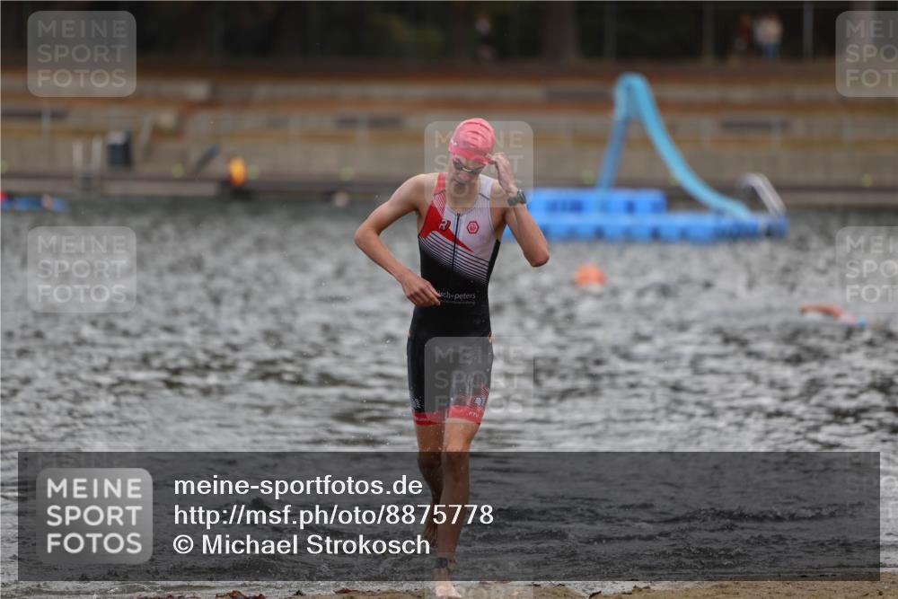 14.09.2025 - Stadtparktriathlon Michael Strokosch http://msf.ph/oto/8875778 14.09.2025 13:09:27 Schwimmen 1552 meine-sportfotos.de