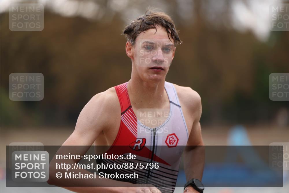 14.09.2025 - Stadtparktriathlon Michael Strokosch http://msf.ph/oto/8875796 14.09.2025 13:09:31 Schwimmen 1552 meine-sportfotos.de