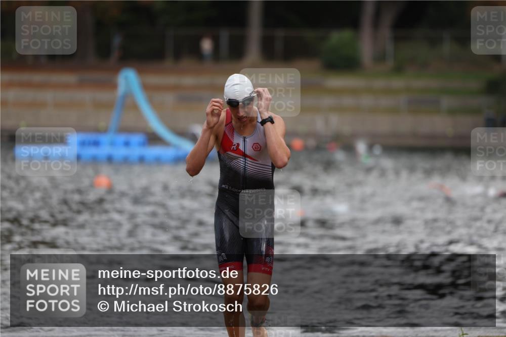 14.09.2025 - Stadtparktriathlon Michael Strokosch http://msf.ph/oto/8875826 14.09.2025 13:10:16 Schwimmen 1548 meine-sportfotos.de