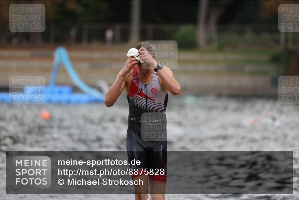 14.09.2025 - Stadtparktriathlon Michael Strokosch http://msf.ph/oto/8875828 14.09.2025 13:10:16 Schwimmen 1548 meine-sportfotos.de