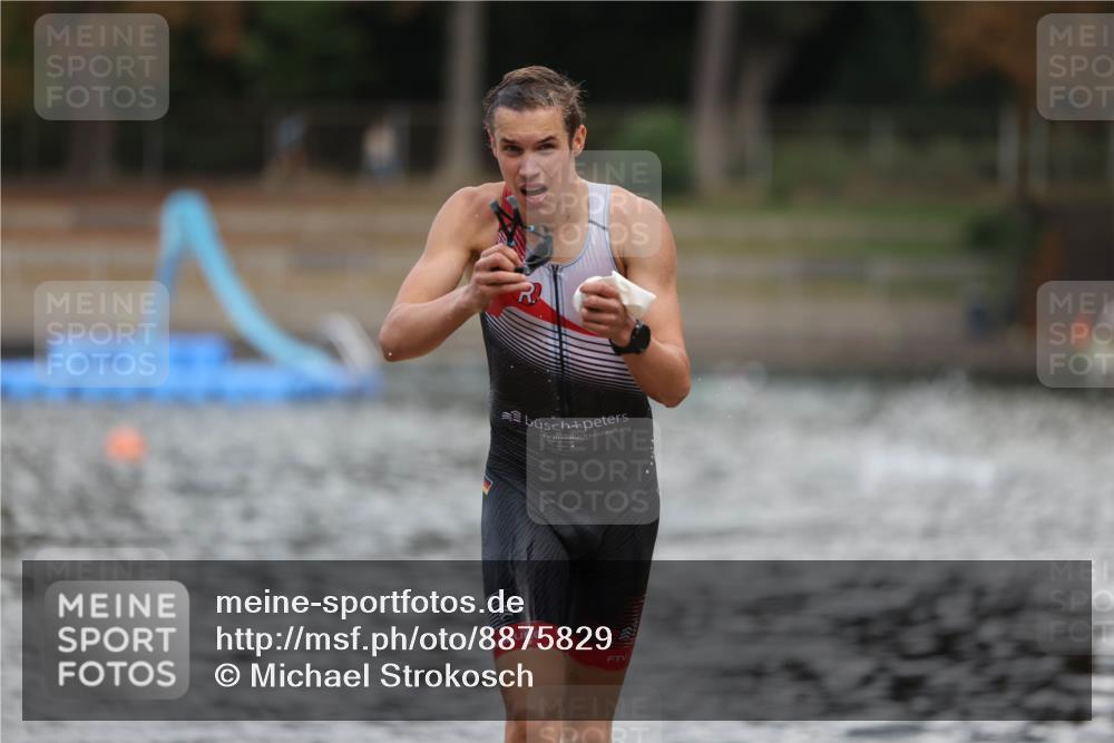 14.09.2025 - Stadtparktriathlon Michael Strokosch http://msf.ph/oto/8875829 14.09.2025 13:10:17 Schwimmen 1548 meine-sportfotos.de