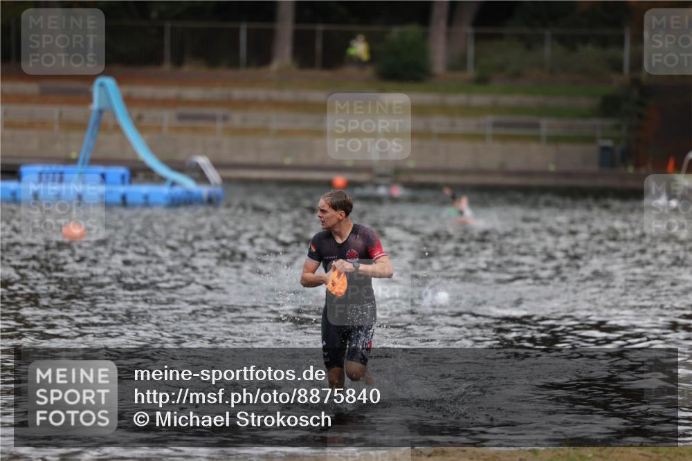 14.09.2025 - Stadtparktriathlon Michael Strokosch http://msf.ph/oto/8875840 14.09.2025 13:10:35 Schwimmen 1542 meine-sportfotos.de