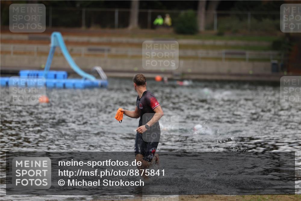 14.09.2025 - Stadtparktriathlon Michael Strokosch http://msf.ph/oto/8875841 14.09.2025 13:10:36 Schwimmen 1542 meine-sportfotos.de