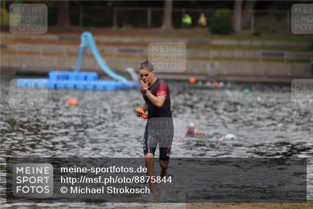 14.09.2025 - Stadtparktriathlon Michael Strokosch http://msf.ph/oto/8875844 14.09.2025 13:10:37 Schwimmen 1542 meine-sportfotos.de