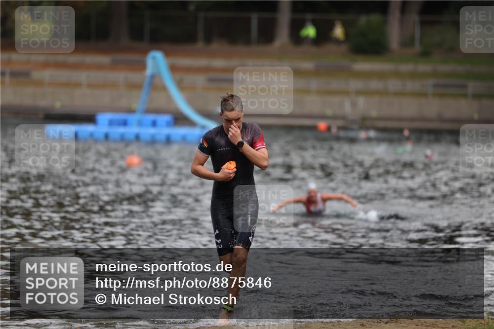 14.09.2025 - Stadtparktriathlon Michael Strokosch http://msf.ph/oto/8875846 14.09.2025 13:10:37 Schwimmen 1542 meine-sportfotos.de