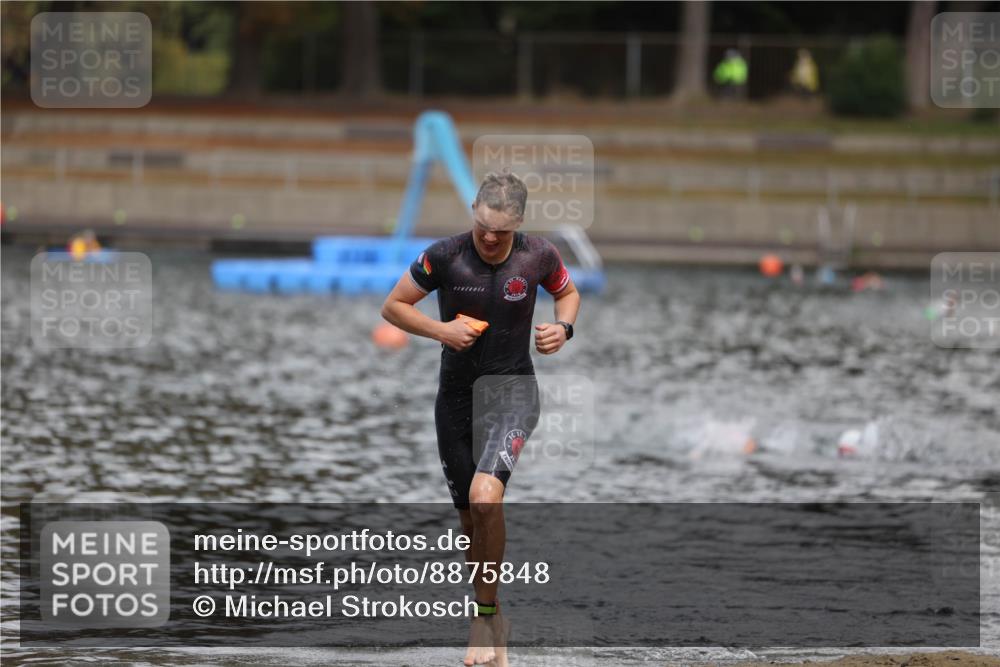 14.09.2025 - Stadtparktriathlon Michael Strokosch http://msf.ph/oto/8875848 14.09.2025 13:10:37 Schwimmen 1542 meine-sportfotos.de