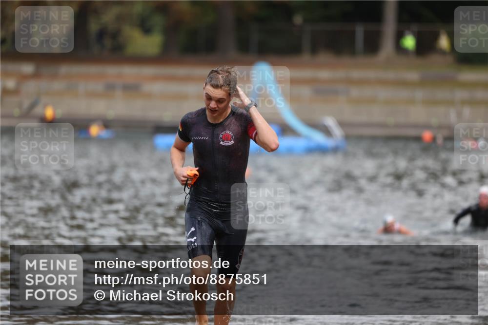 14.09.2025 - Stadtparktriathlon Michael Strokosch http://msf.ph/oto/8875851 14.09.2025 13:10:38 Schwimmen 1531, 1542 meine-sportfotos.de