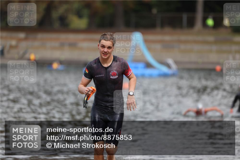 14.09.2025 - Stadtparktriathlon Michael Strokosch http://msf.ph/oto/8875853 14.09.2025 13:10:39 Schwimmen 1531, 1536, 1542 meine-sportfotos.de