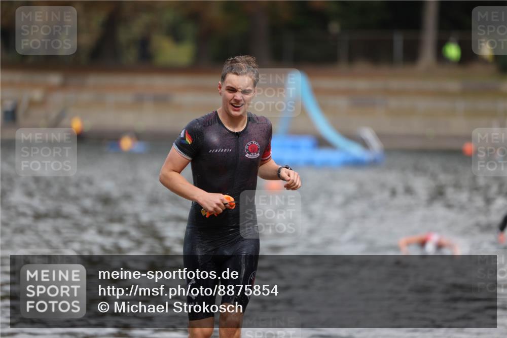 14.09.2025 - Stadtparktriathlon Michael Strokosch http://msf.ph/oto/8875854 14.09.2025 13:10:39 Schwimmen 1531, 1536, 1542 meine-sportfotos.de