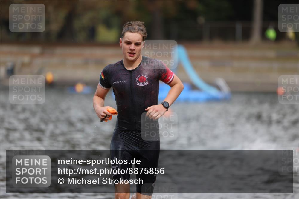 14.09.2025 - Stadtparktriathlon Michael Strokosch http://msf.ph/oto/8875856 14.09.2025 13:10:39 Schwimmen 1531, 1536, 1542 meine-sportfotos.de