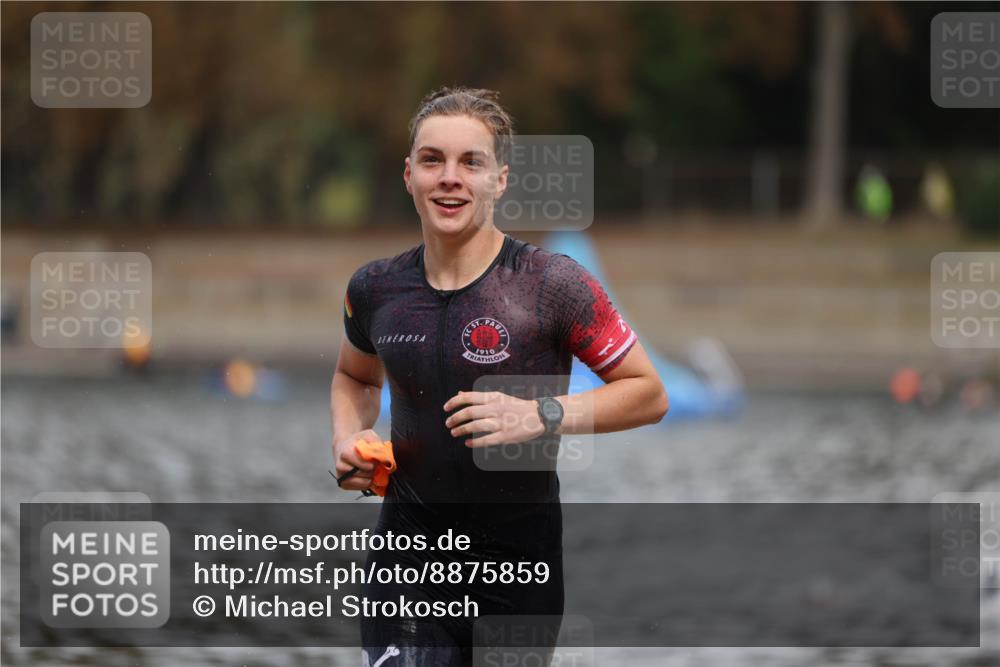 14.09.2025 - Stadtparktriathlon Michael Strokosch http://msf.ph/oto/8875859 14.09.2025 13:10:40 Schwimmen 1531, 1536, 1542 meine-sportfotos.de