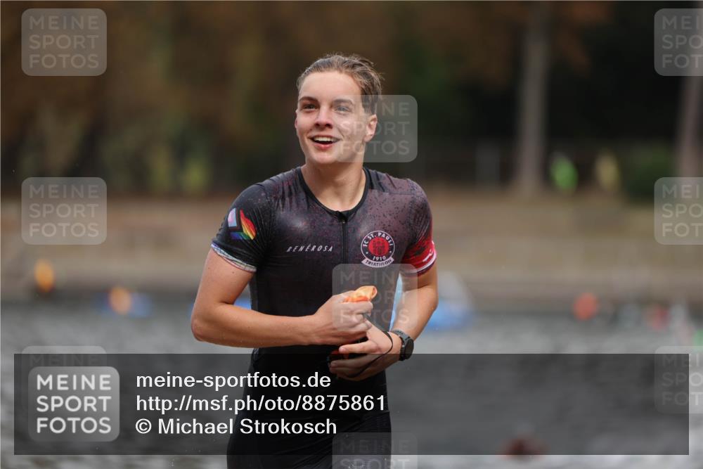 14.09.2025 - Stadtparktriathlon Michael Strokosch http://msf.ph/oto/8875861 14.09.2025 13:10:40 Schwimmen 1531, 1536, 1542 meine-sportfotos.de