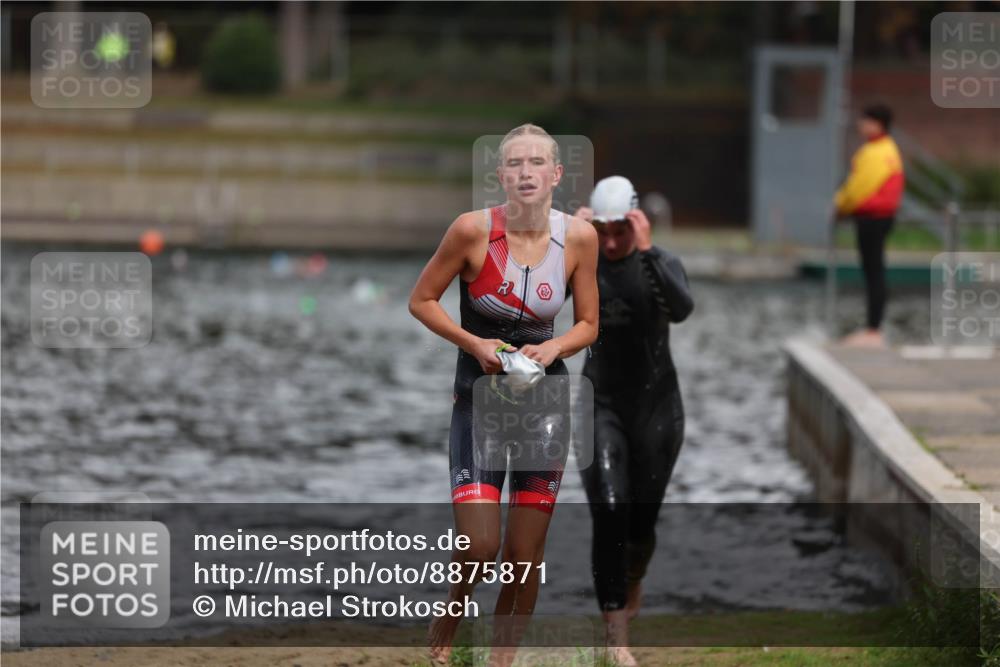 14.09.2025 - Stadtparktriathlon Michael Strokosch http://msf.ph/oto/8875871 14.09.2025 13:10:49 Schwimmen 1531, 1536 meine-sportfotos.de