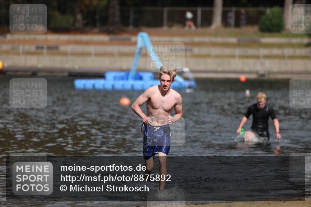 14.09.2025 - Stadtparktriathlon Michael Strokosch http://msf.ph/oto/8875892 14.09.2025 13:11:30 Schwimmen 1544, 1559 meine-sportfotos.de