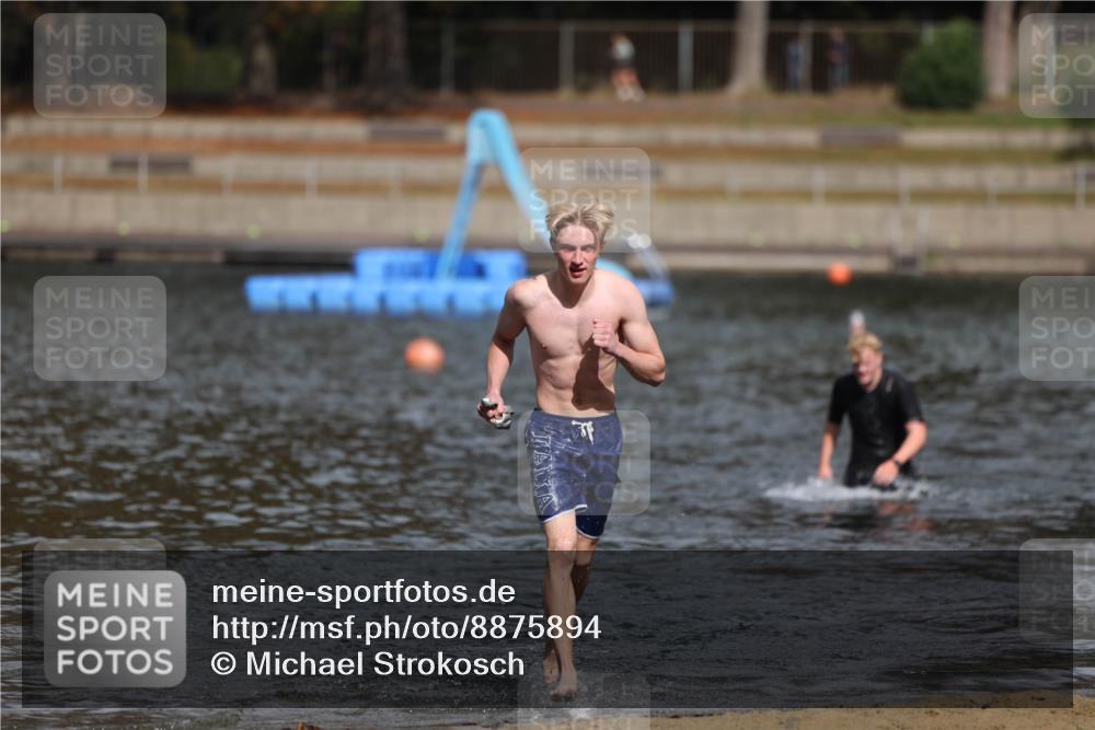 14.09.2025 - Stadtparktriathlon Michael Strokosch http://msf.ph/oto/8875894 14.09.2025 13:11:30 Schwimmen 1544, 1559 meine-sportfotos.de