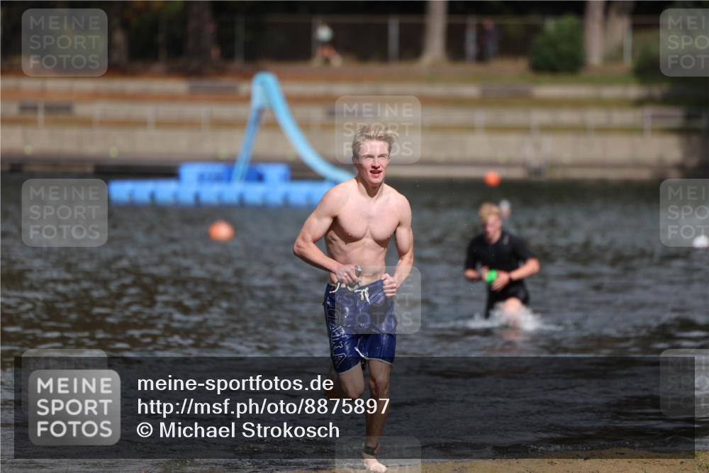 14.09.2025 - Stadtparktriathlon Michael Strokosch http://msf.ph/oto/8875897 14.09.2025 13:11:31 Schwimmen 1544, 1559 meine-sportfotos.de