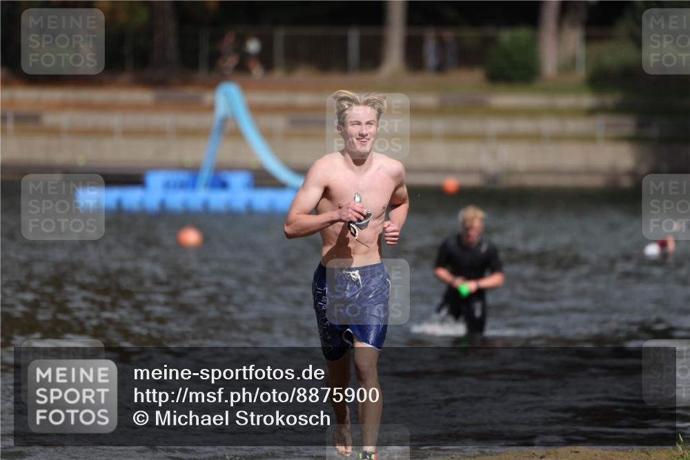 14.09.2025 - Stadtparktriathlon Michael Strokosch http://msf.ph/oto/8875900 14.09.2025 13:11:31 Schwimmen 1544, 1559 meine-sportfotos.de