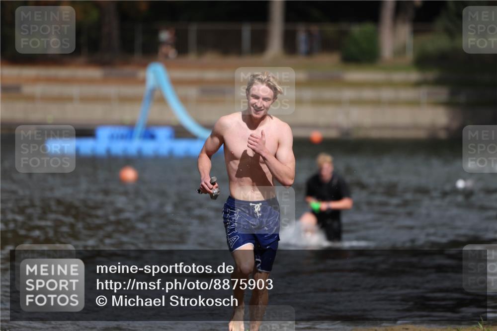 14.09.2025 - Stadtparktriathlon Michael Strokosch http://msf.ph/oto/8875903 14.09.2025 13:11:31 Schwimmen 1544, 1559 meine-sportfotos.de